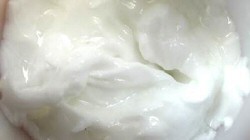 軟膏の色　白色　軟膏汚れ落とし洗剤