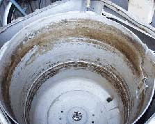 ワセリンベトベト汚れが溜まる洗濯槽、洗濯機の外胴部分の汚れ