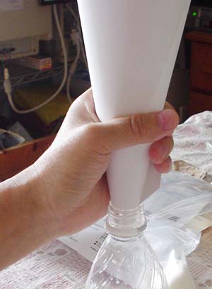 手作り石けんの粉末を入れます。