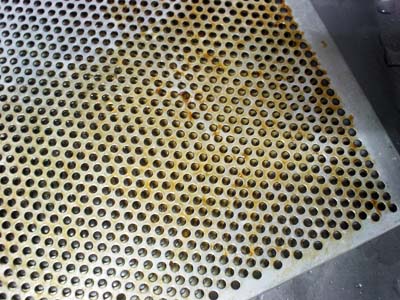 油で汚れた換気扇のフィルターネット 掃除前