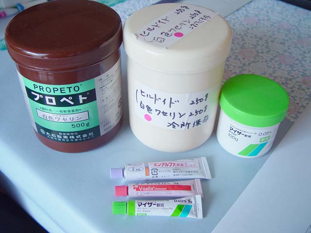 ワセリン 違い ヒルドイド 【薬剤師が解説】保湿剤の種類まとめ【保存版・ヒルドイド・ワセリン・尿素】